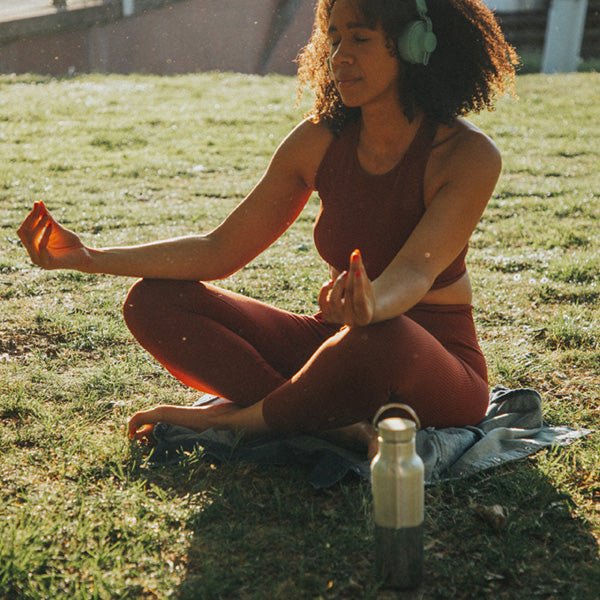 12oz-rise-reflect-with-bamboo-cap-f7 16oz_rise_reflect_yoga_park_headphones_square.jpg