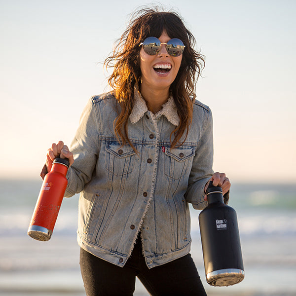 64oz-classic-with-loop-cap-p3 64oz_insulated_classic_black_beach_smile_square.jpg