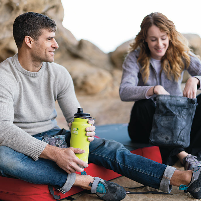 tkwide-chug-cap-w7 K32TKWSSL-JP-chug_cap_bouldering_lifestyle.jpg