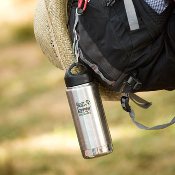 steel-s-biner-3-m0 carabiner_steel_bottle_backpack_lifestyle_dd4fef2d-f5d2-4f32-ac05-c706bd6b518e.jpg