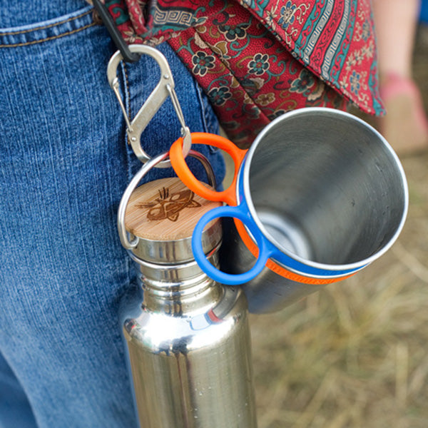 steel-s-biner-3-m0 carabiner_steel_clip_bottle_lifestyle_f9a2dad1-cd06-4894-b3ff-13476b2b5a87.jpg