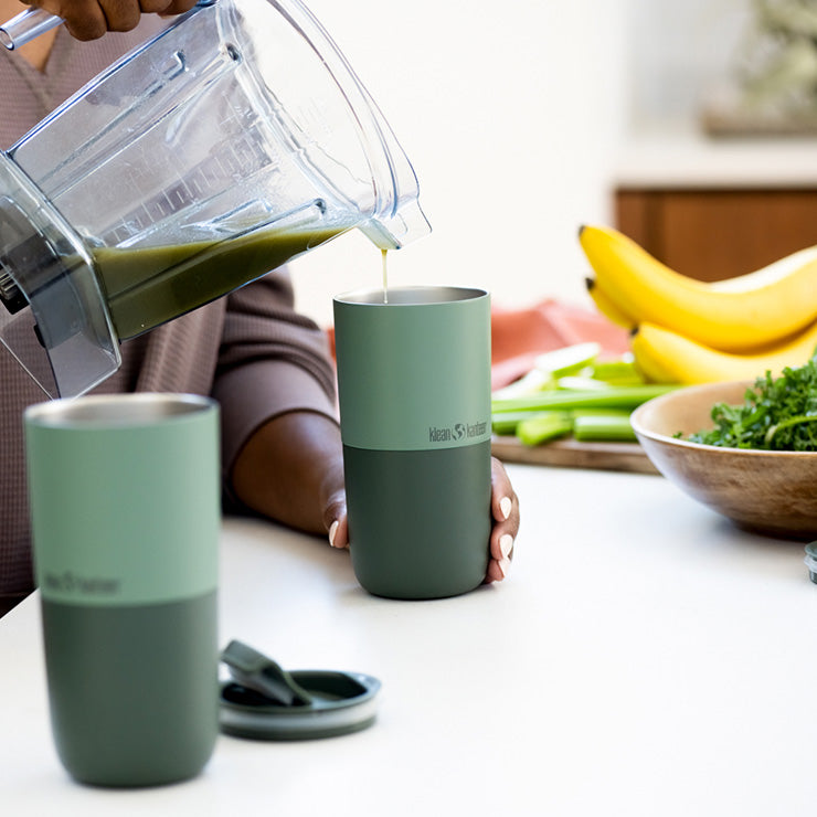 smoothie-set-j5 smoothie_kit_rise_tumbler_smoothie_pour.jpg