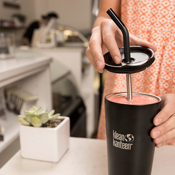 tumbler-straw-lid-with-straw-h5 steel_straw_smoothie-At-Counter-With-Lid_lifestyle_a071dbd2-9fd8-4eea-b04c-2a3732ff8612.jpg