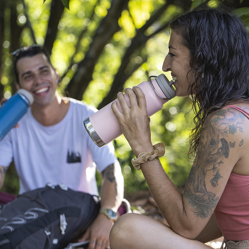 32oz-tkwide-with-twist-cap-b7 tkwide_32oz_insulated_bottle_twist_costarica_couple_drink_square.jpg