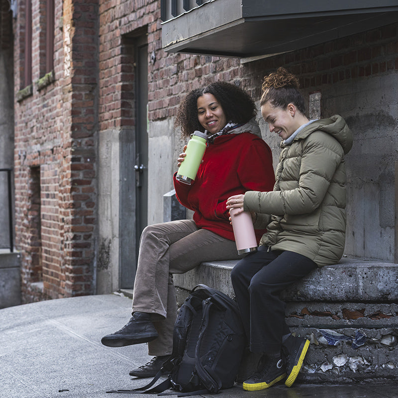 32oz-tkwide-with-twist-cap-b7 tkwide_32oz_insulated_bottle_twist_girls_city_winter_square.jpg